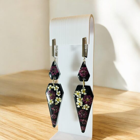 Auskari ar vilkābeles ziediem